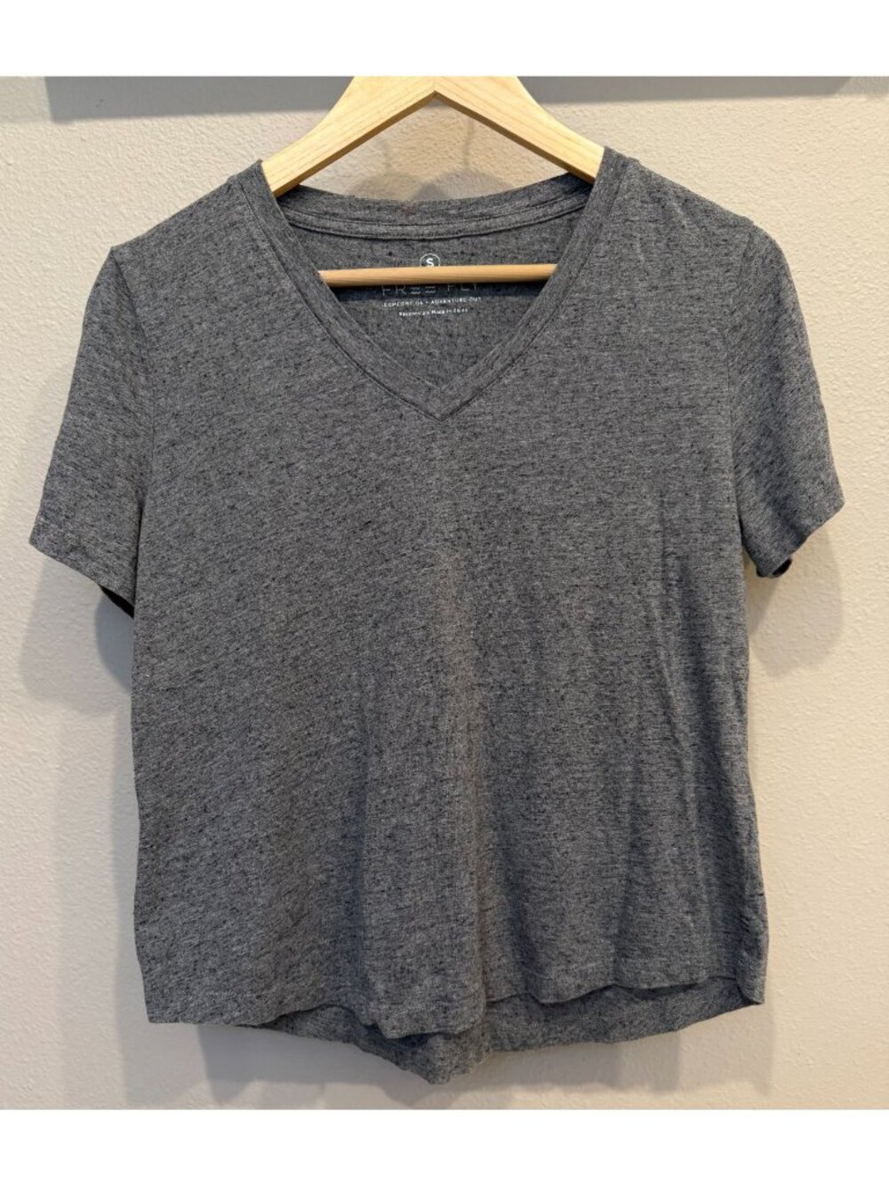 Free Fly Womens Bamboo Blend Short Sleeve V-Neck Shirt Small Gray Outdoor Casual
